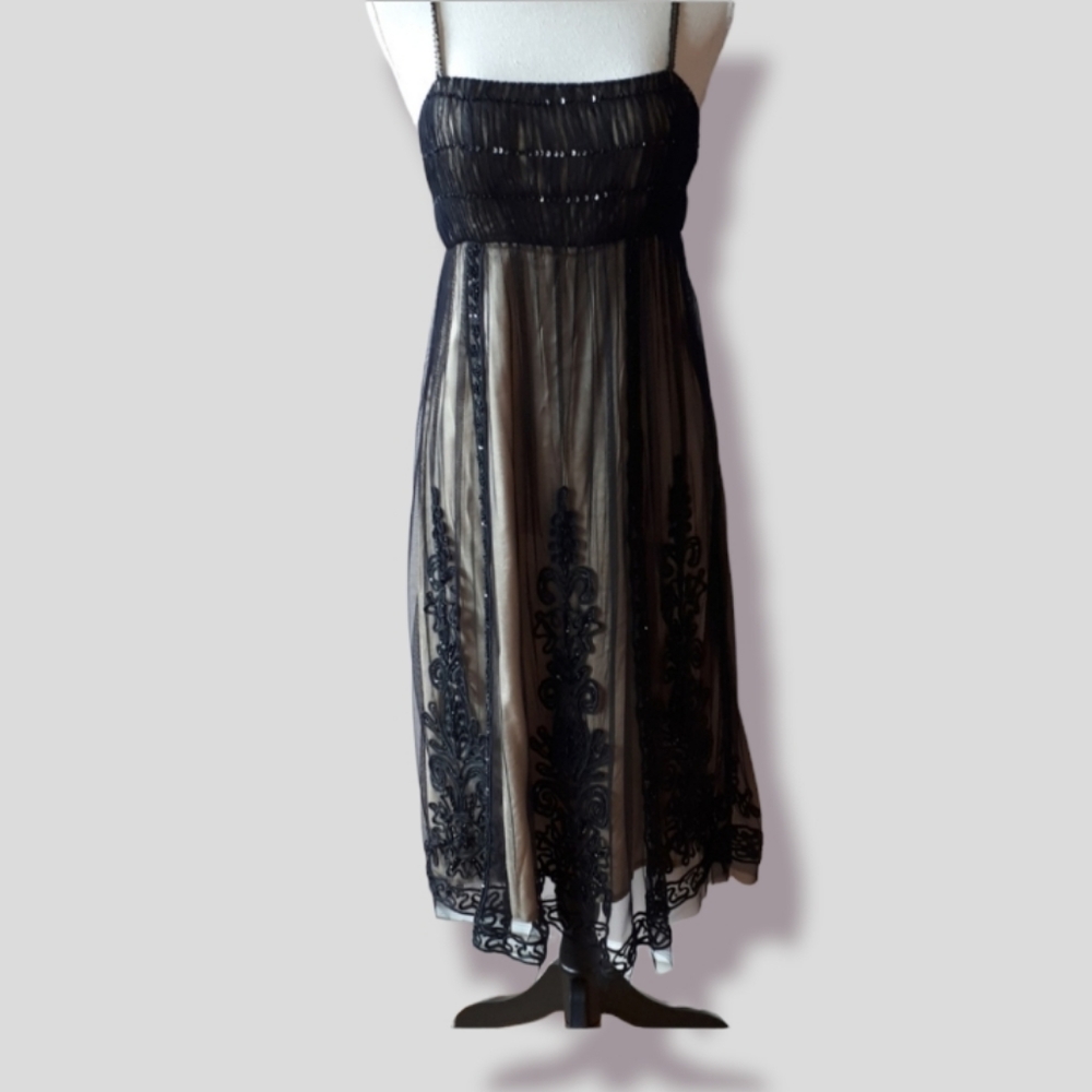 Nicowa embroidered dress